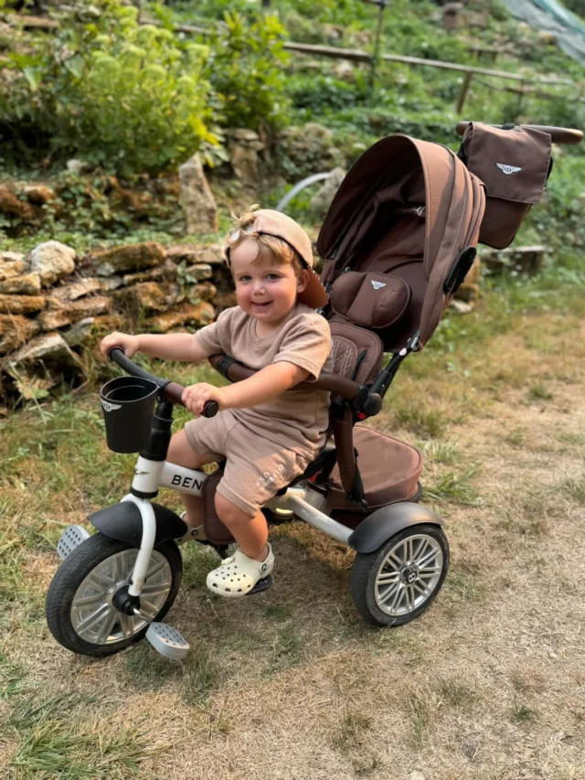 Meet our little Bentley driver – Lino.
Exploring the world in style with his Bentley Trike White Satin. 🤍

#BentleyTrike #BentleyBaby #WhiteSatin #BentleyDriver #LuxuryParenting #TrikeWithStyle