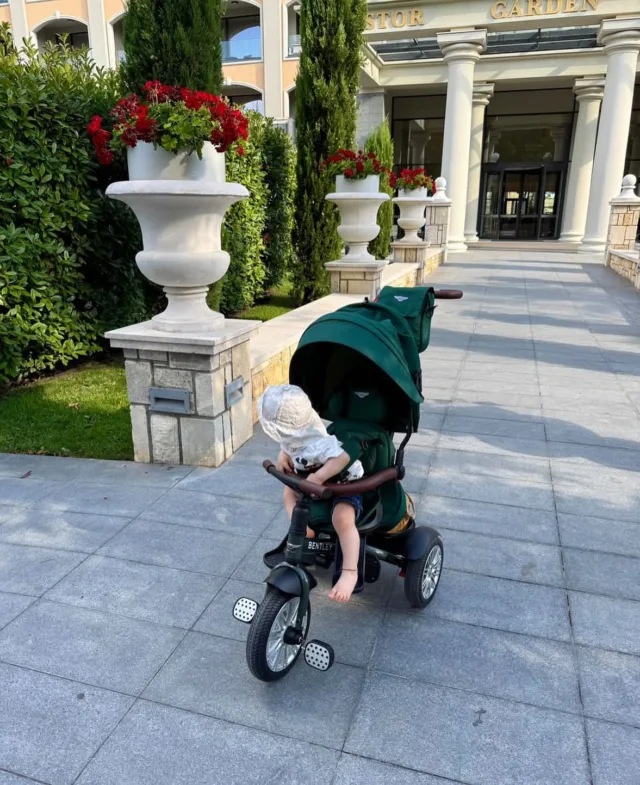 ✨ Meet our little explorer, Marty!
With his Bentley Trike in Spruce Green, every stroll turns into an adventure. From morning walks to weekend getaways, this ride is all about comfort, safety, and timeless style.

➡️ Where would you take your little one on their next adventure?

#BentleyTrike #SpruceGreen #LittleExplorer #BentleyKids #LuxuryForKids #FamilyAdventures