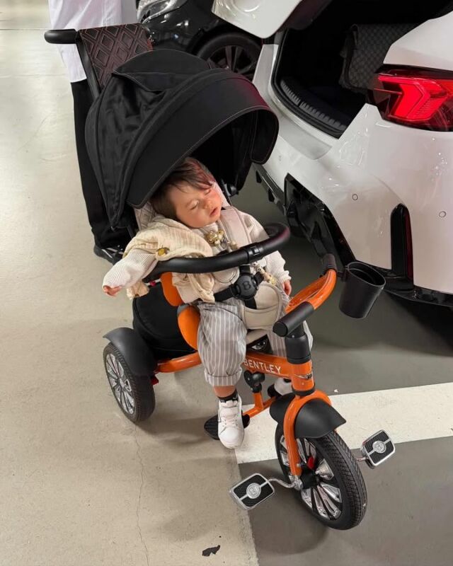 Dreamland in style.
We understand that your little one’s comfort is the ultimate luxury. 🤍😎 Keep dreaming big.#BentleyTrikes #AestheticChildhood #SilentLuxury #SleepyBaby #BentleyExperience